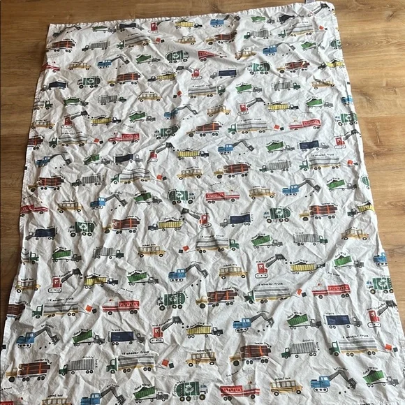 Busy Trucks Organic Cotton Toddler sheet set, flat and fitted - Picture 3 of 5